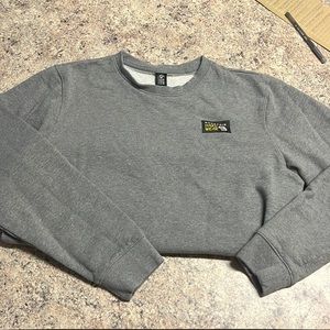 Men’s mountain hardwear grey crew neck sweatshirt